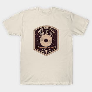 listening vintage vinyl v9 T-Shirt